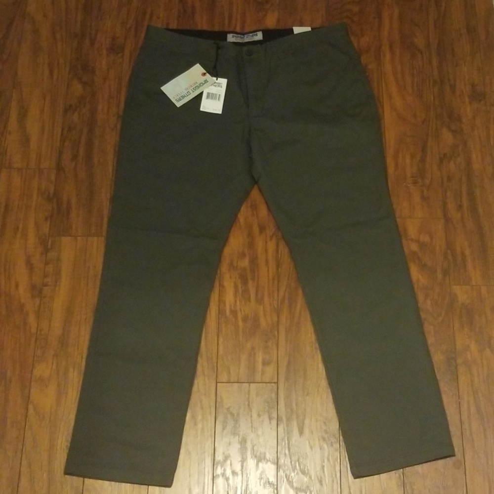 *New Modern Fit Chinos